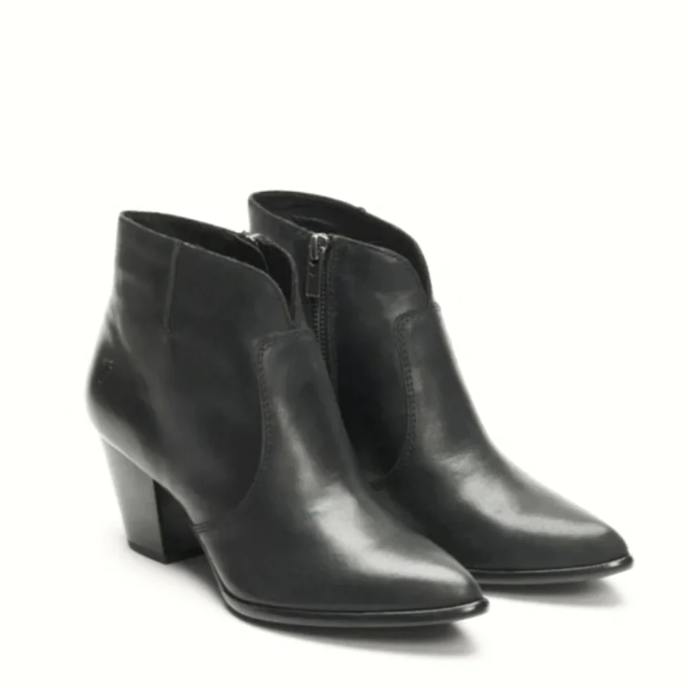 FRYE Jennifer Black Leather Ankle Side Zip Booties Size 7 M - Picture 1 of 16